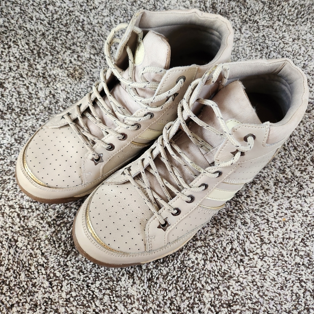 Therafit hiking boots, sand color leather, good condition.